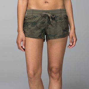 Lululemon Hotty Hot II RARE Savasana Camo